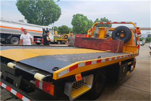 南郑附近拖车电话号码服务